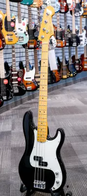Fender - American Professional II Precision Bass, Maple Fingerboard - Black 2